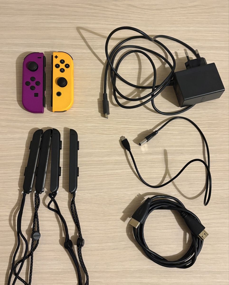 Nintendo Konsolen: Nintendo Switch OLED Weiss + Extra Joy-Cons + Mario – Gebraucht aus Sutz von Strauss35 2