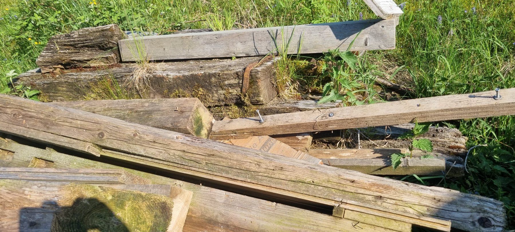Articoli in legno: Alte Holz Balken/Eisenbahnschwellen – Usato da Grossdietwil venduto da GNOM313 2