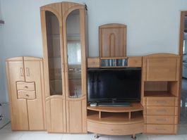 Wohnwand mit Vitrine
