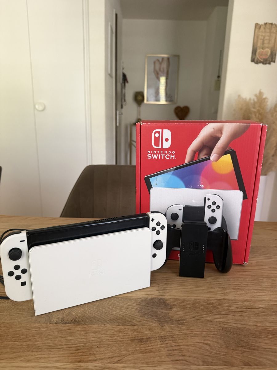 Nintendo Consoles: Nintendo Switch OLED Weiss NEU mit Rechnung – Neuf avec emballage d'origine à Adliswil par ern_qd7y 1