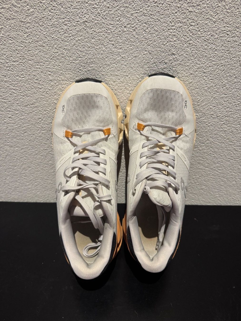 On Scarpe da donna: On Running - Cloudflyer 4 - Damen - Ivory | Tangerine – Usato da Zürich venduto da SNovo 3