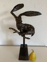 Bronze, Grosser rennender Hase, S. Loyed, bräunliche Patina