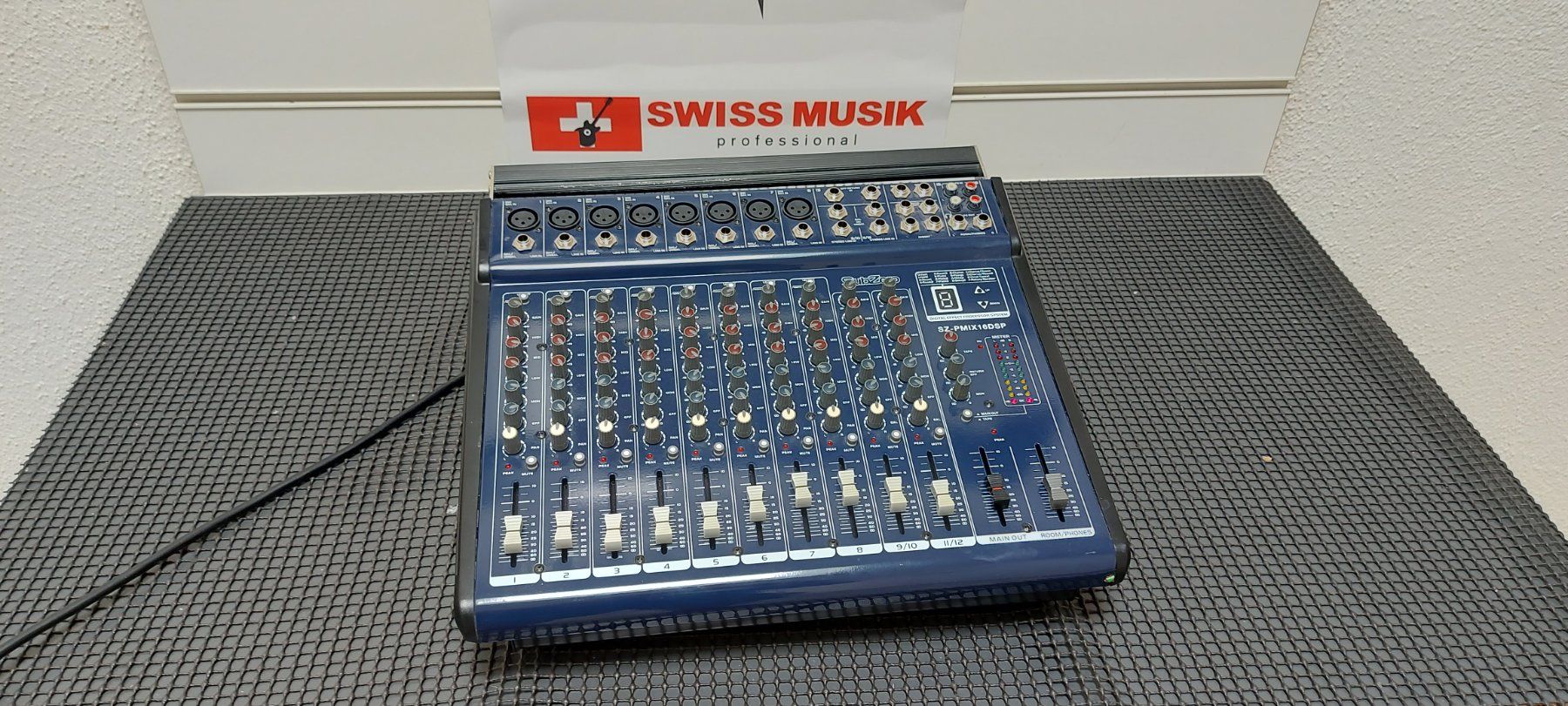 Console di mixaggio: SubZero 600W angetrieben DSP Powermixer, neuwertig – Nuovo (secondo la descrizione) da Glattbrugg venduto da Swissmusik