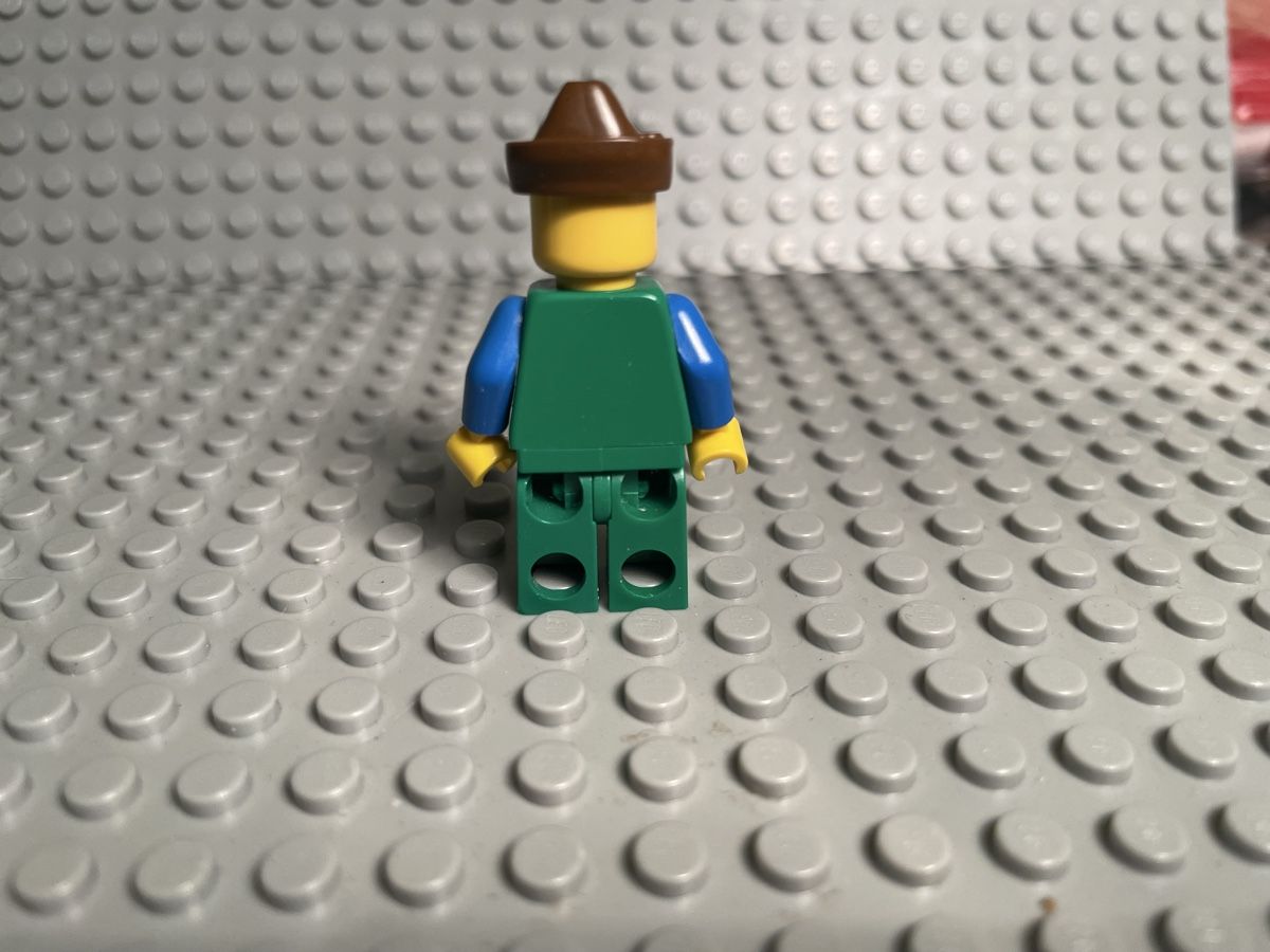 Lego Kit di costruzioni: Lego Forestman Blue cas135 Brown Hat – Usato da Airolo venduto da Bagaion99 1
