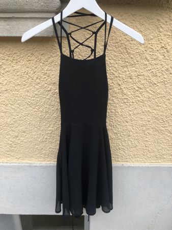 Lulus Kleid geschnürt