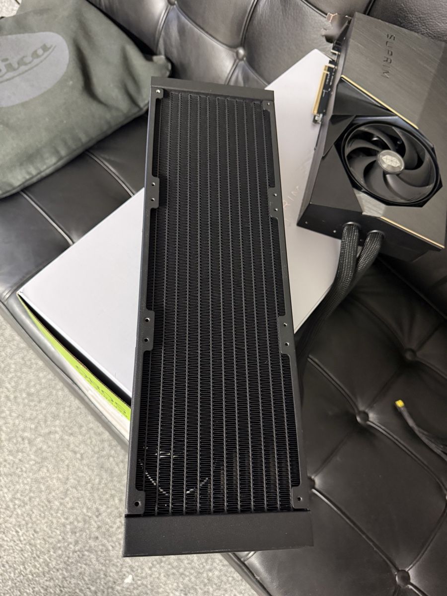 MSI Schede grafiche: MSI GeForce RTX 5080 SUPRIM LIQUID SOC – Usato da Zürich venduto da Anelly 2