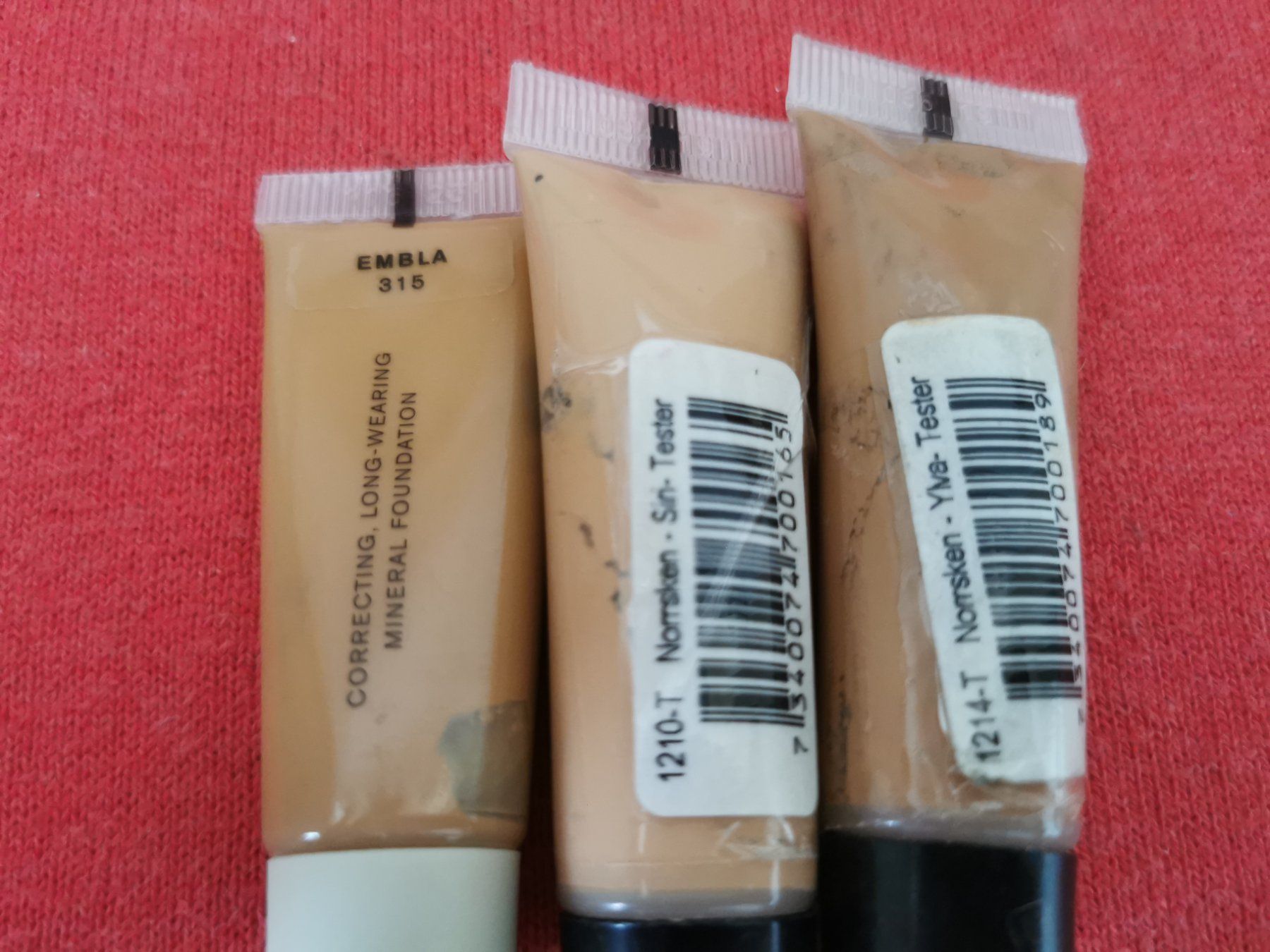 Clarins Make-up: Hochwertige Foundation-Cremes, 6 Stück – Gebraucht aus Schlieren von vlalif 5
