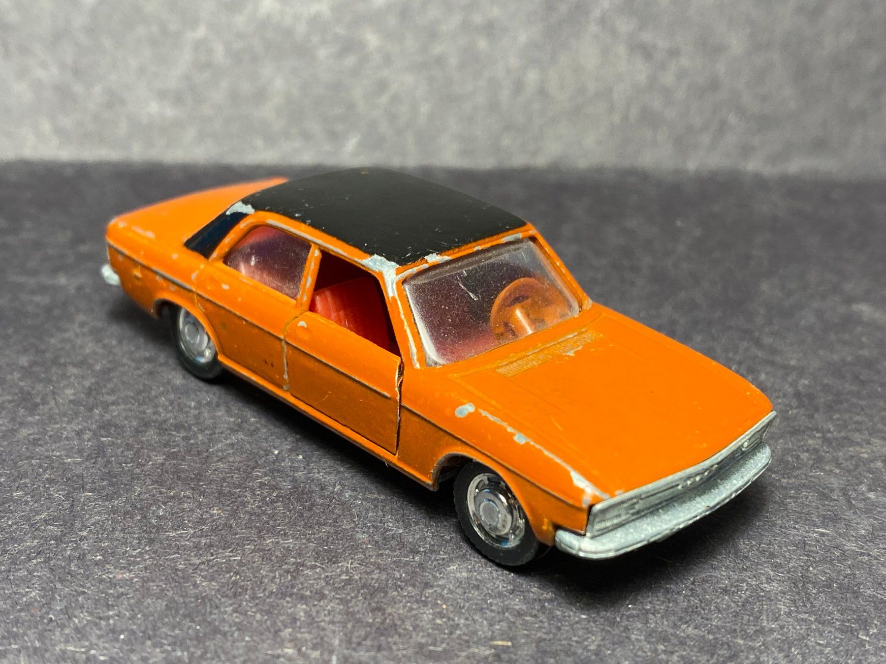 Schuco Modellini d'auto: Schuco Audi 100 LS Modellauto 1:66 – Usato da Spiez venduto da Mlandcruiser 6