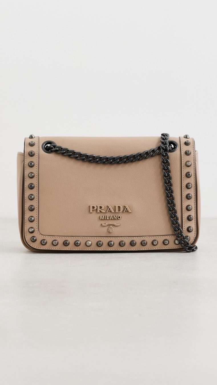 Prada Sacs femmes: Prada Chain Flap Bag Studded Calf Small Perfect Condition – D'occasion à Zürich par xs_s_artikel