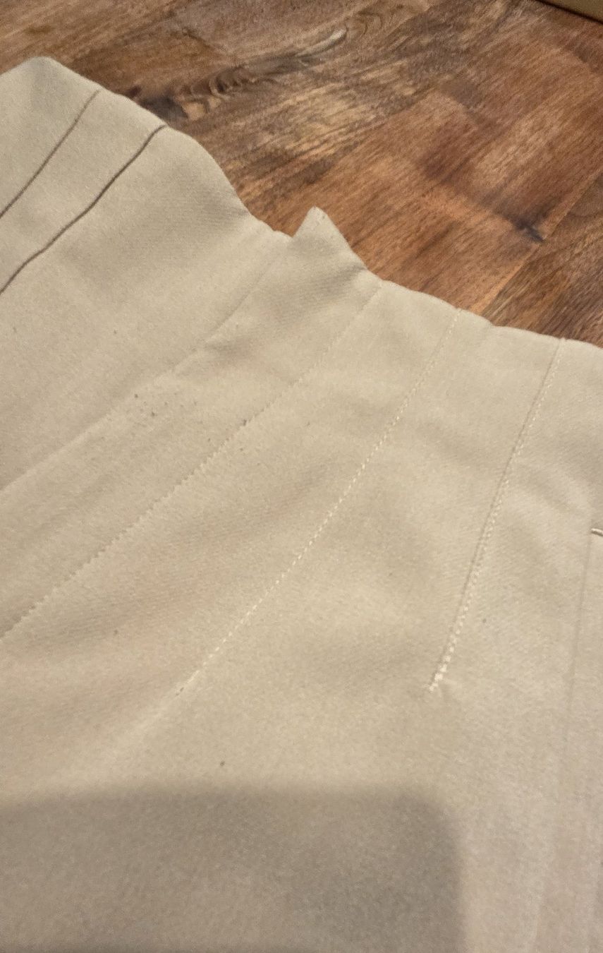 Stradivarius Pantaloni: Stradivarius Stoffhose, beige, Gr. 40 – Usato da Subingen venduto da DENDLE20 2