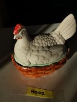 Osterdeko Staffordshire Henne auf Nest-Terrine, Keramikhenne