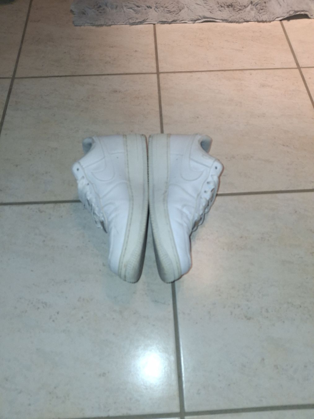Nike Scarpe da uomo: Baskets Nike Air Force 1 blanches taille 40 d'occasion – Usato da Gland venduto da Dedecop2 1