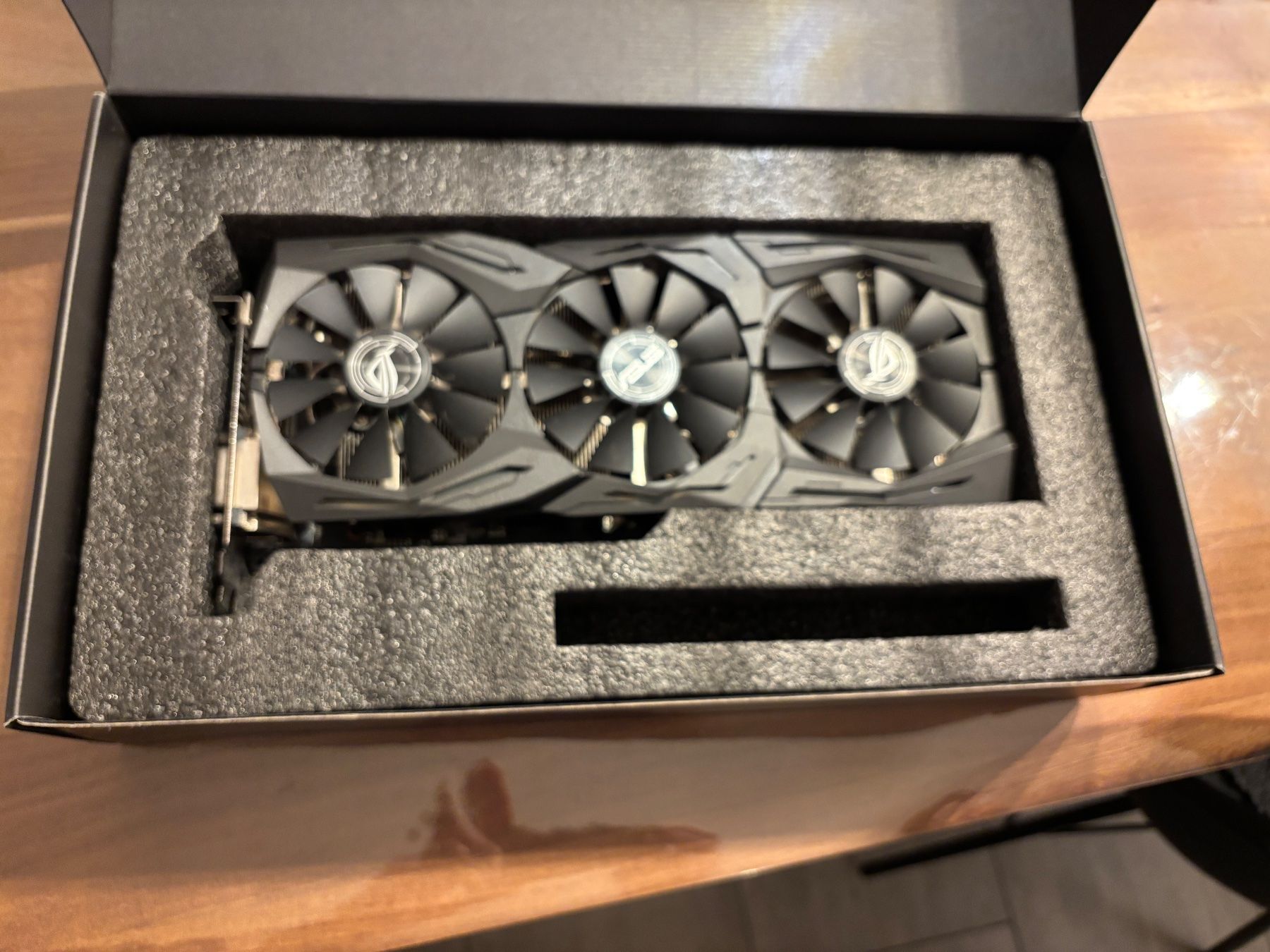 Asus Cartes graphiques: Asus rog strix GTX 1070 ti 8gb – D'occasion à Buchs ZH par Uese12 2