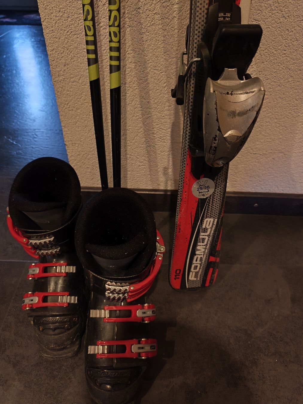 Elan Skis: Kinder Ski, Schuhe und Stöcke – Gebraucht aus Benken SG von BestBuy1988 2