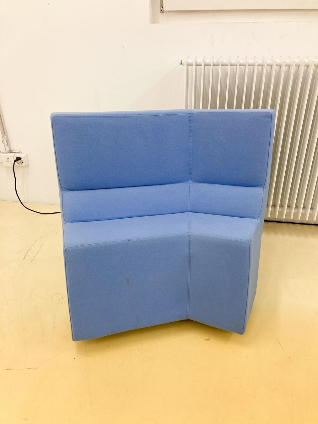 Classicon Poltrone: Classicon Chaos Chair, Konstantin Grcic, taubenblau – Usato da Basel venduto da Minim 2