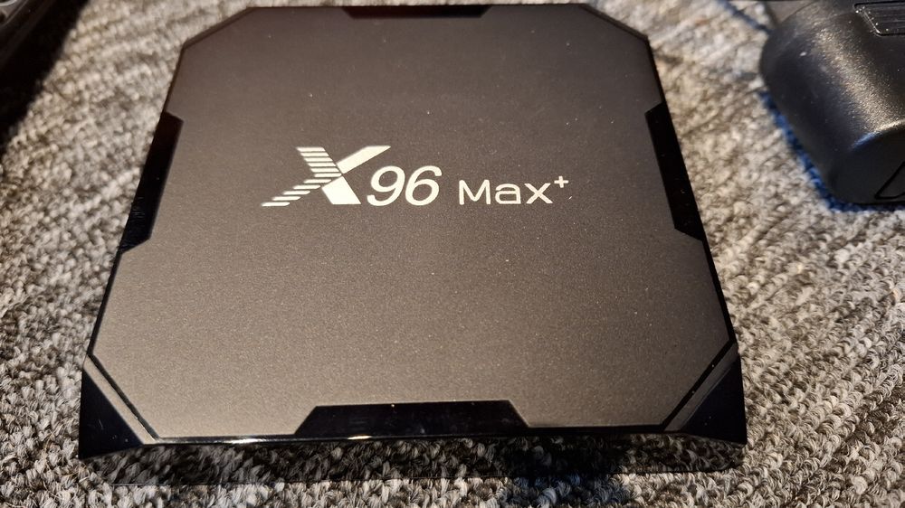 X96 Max+ Android TV Box mit Zubehör (Gebraucht) in Oberwil b. Büren für ...