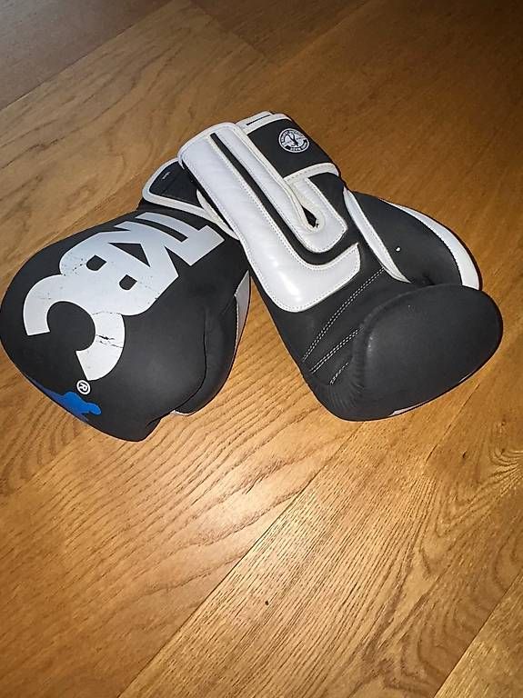 Guanti & manicotti: Kickbox- Ausrüstung, Boxhandschuhe& Beinschoner – Nuovo (secondo la descrizione) da Giswil venduto da bue_nq8y 2