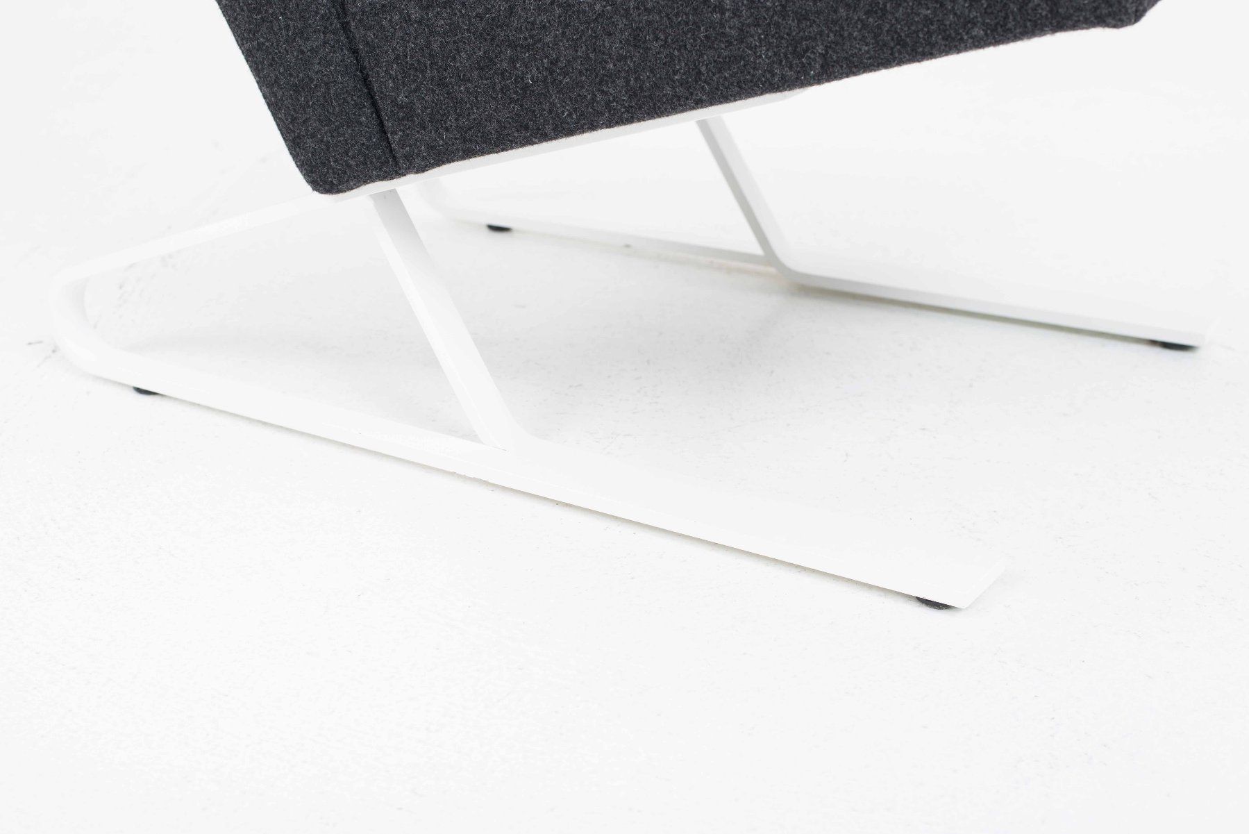 Classicon Poltrone: ClassiCon Satyr Sessel von For Use in dunkelgrauem Stoff – Usato da Zürich venduto da STUZH38 7