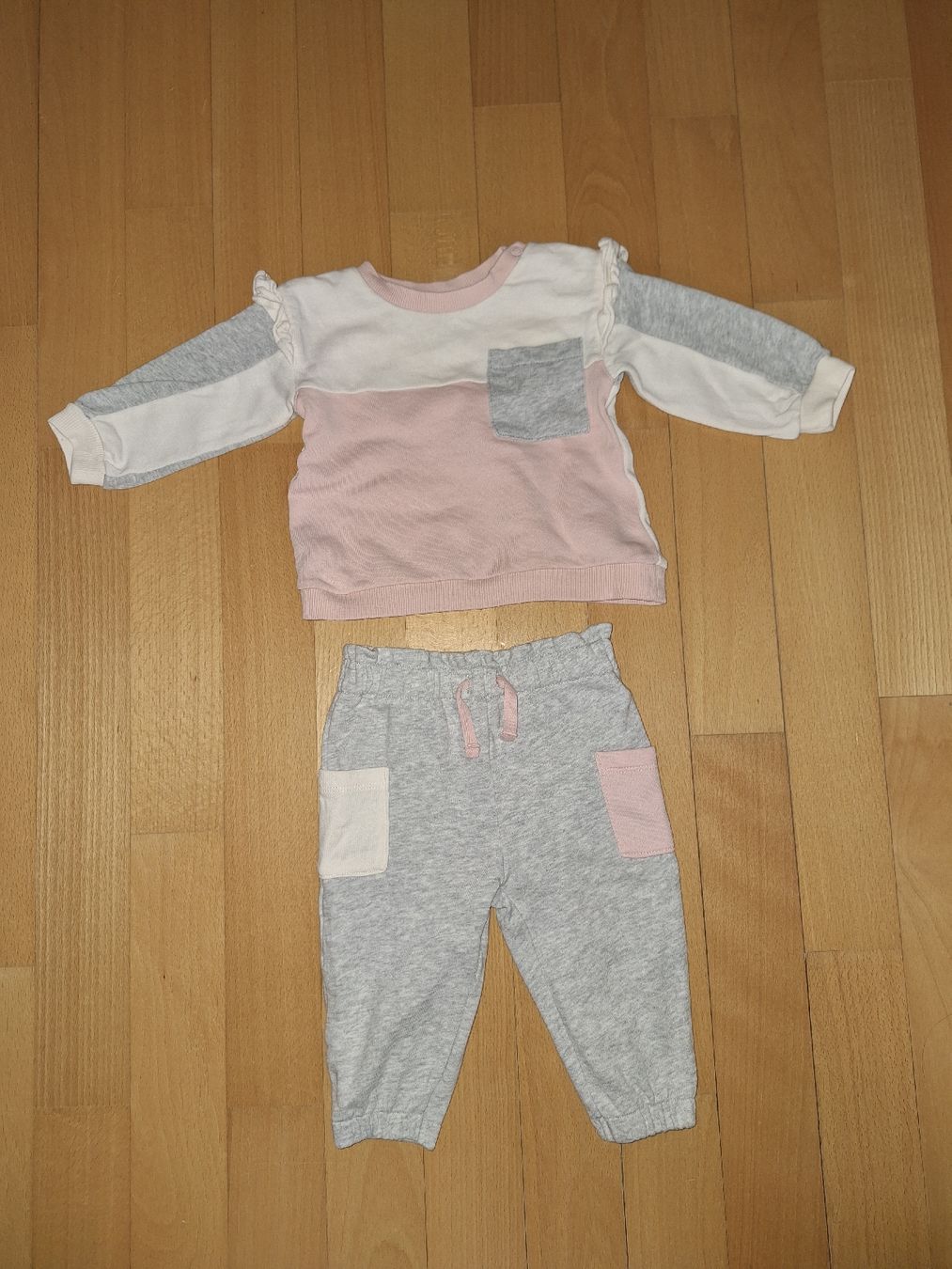 H&M Completi: Trainer von H&M in Gr. 68 – Usato da Oberrieden venduto da man_9tm2