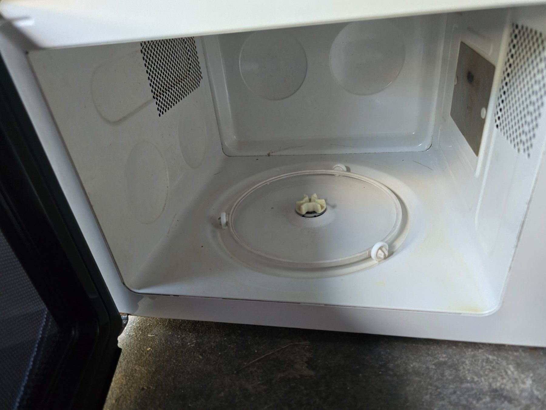 Daewoo Elettrodomestici da cucina: Daewoo Microwave oven – Usato da Opfikon venduto da ren_lx8y 1