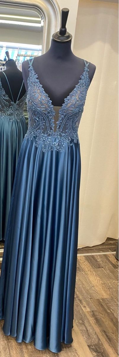 Robes: Abendkleid blau mit Spitze Grösse 40 NEU – Neuf avec emballage d'origine à Schlatt ZH par INVA00