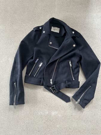 Dunkelblaue Wildlederjacke von Stradivarius, Gr. M, Top!