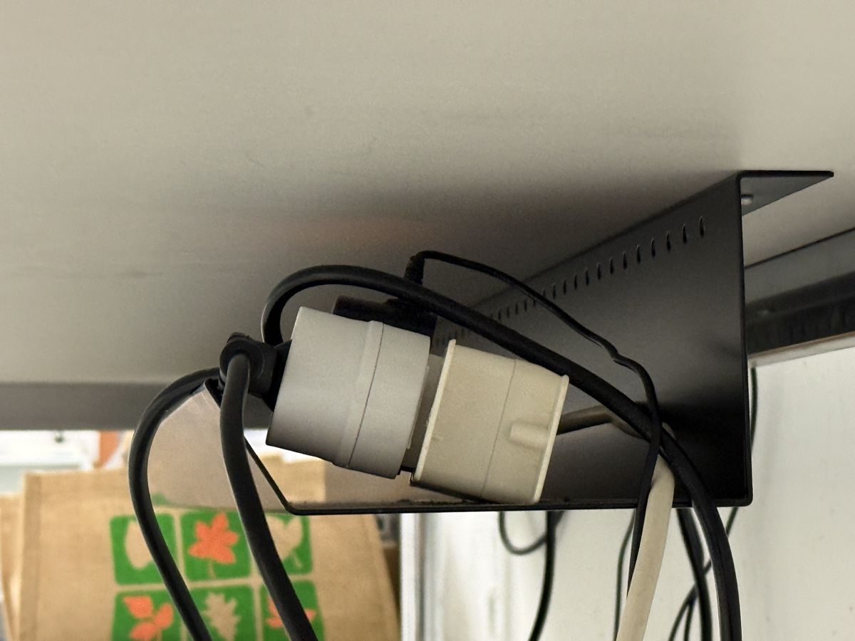 Bureaux: BÜROTISCH – D'occasion à Lohn - Ammannsegg par Tuefeli79 2