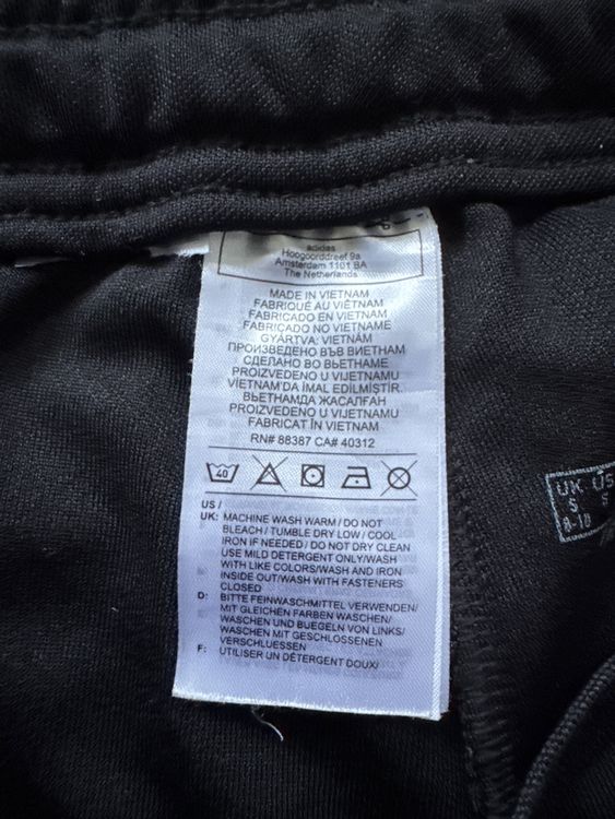 Adidas Hosen: Adidas Trainingshose, schwarz, Gr. S - Top Zustand! – Gebraucht aus Kloten von dav_anna10 2