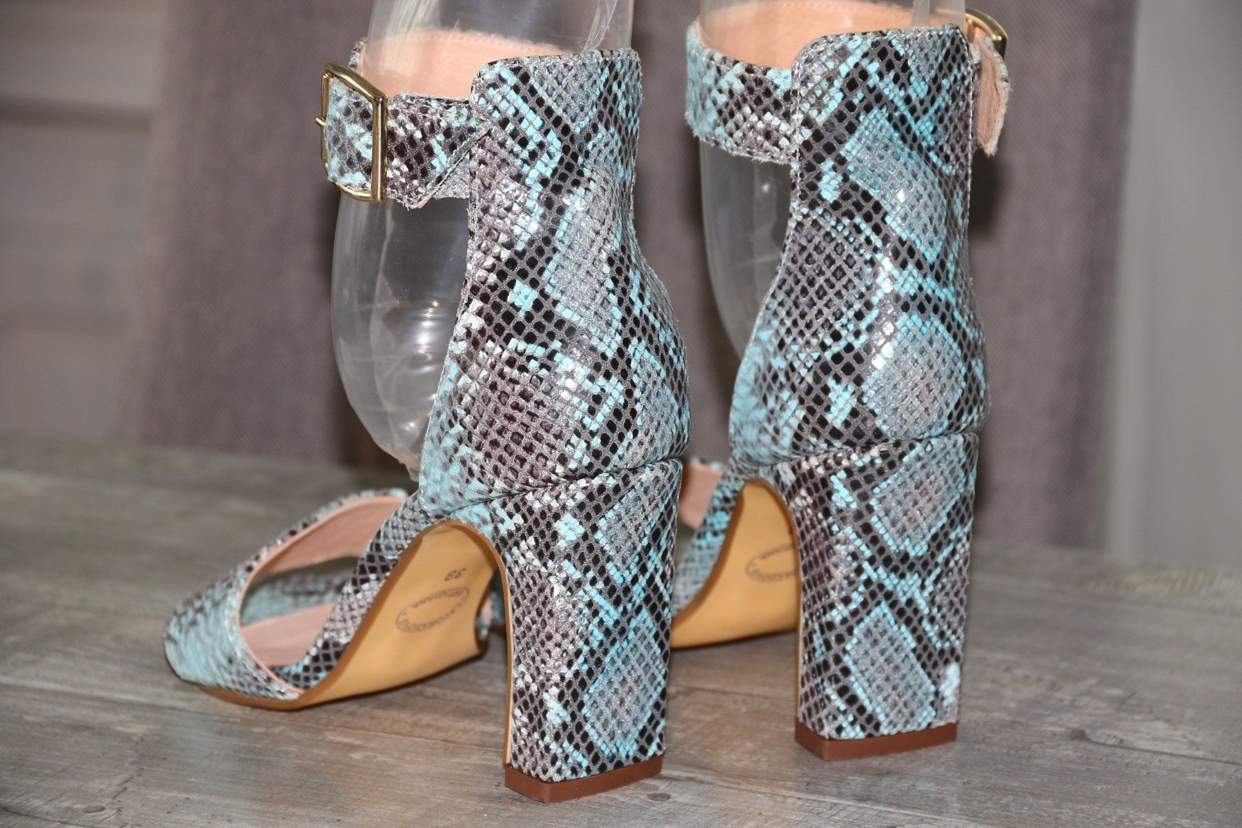 Scarpe da donna: Neue Wunderschöne Sommerschuhe Gr.38 – Nuovo (secondo la descrizione) da Oberwil-Lieli venduto da Svetlana28 5