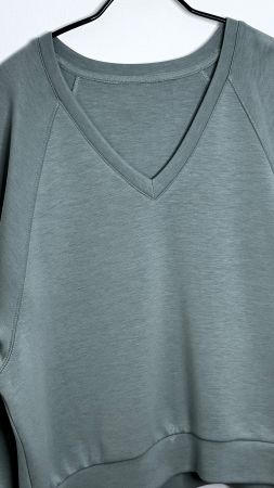 Sweatshirt mit V-Ausschnitt