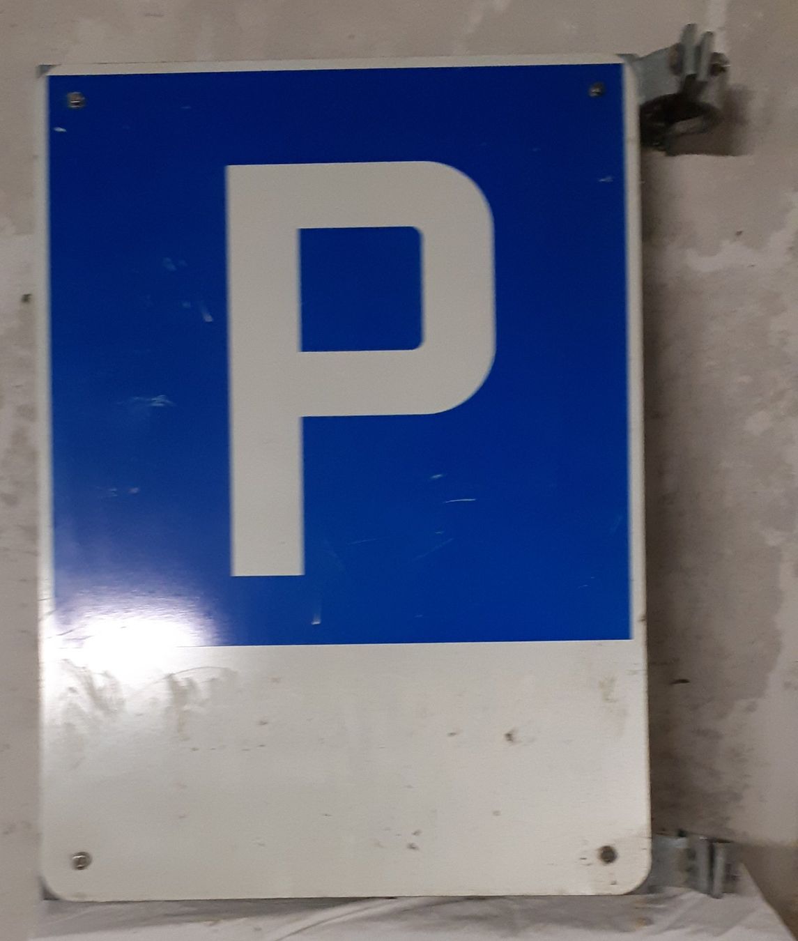 Insegne: Parkplatz schild – Usato da Muri b. Bern venduto da Bernik