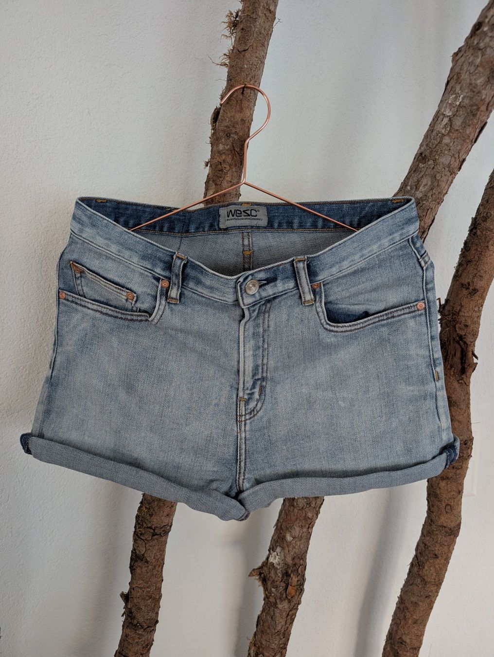 Jeans: wesc Damen Jeans Shorts – Gebraucht aus Netstal von WidiC