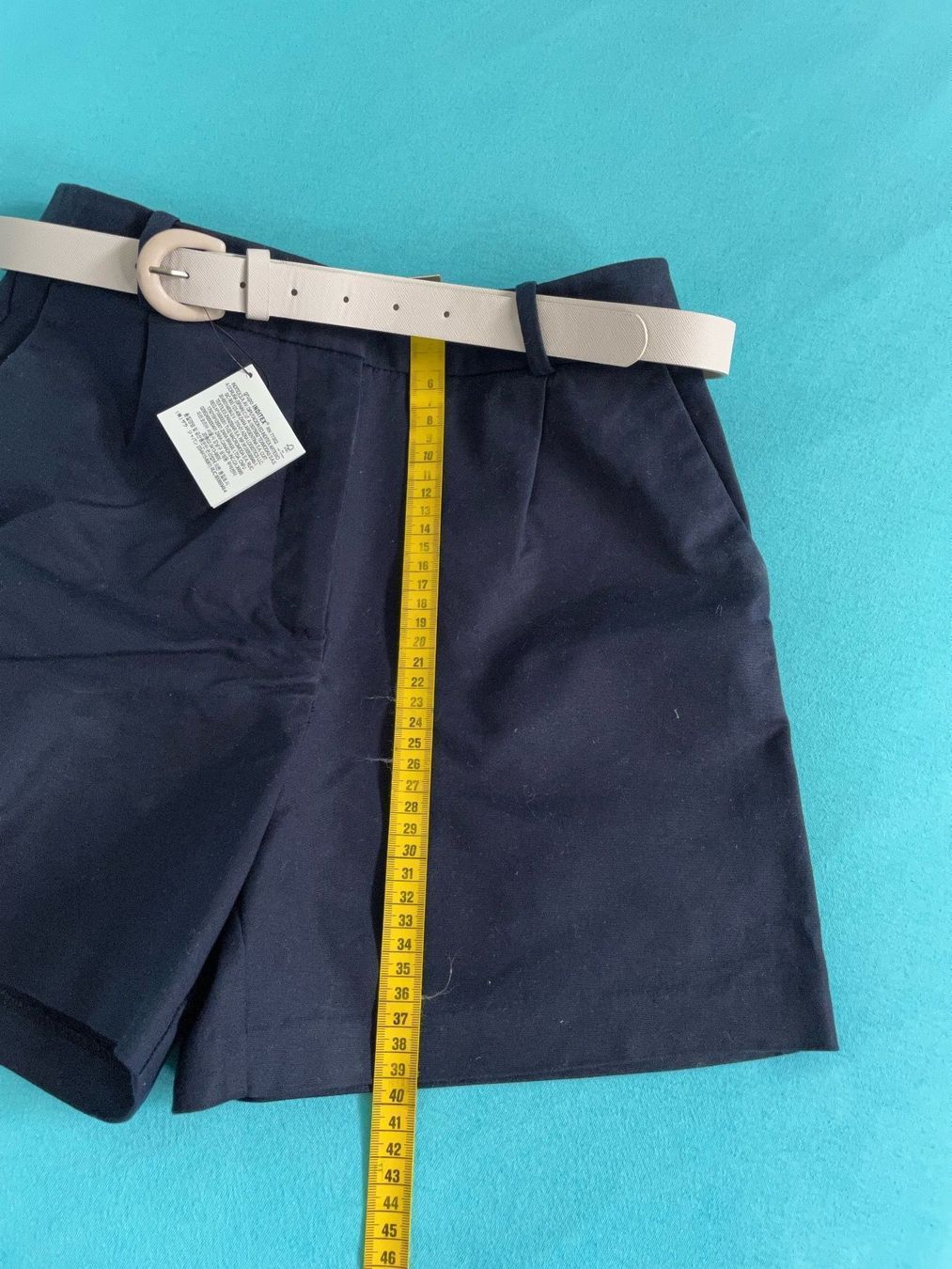 Zara Pantaloni: Zara Shorts – Usato da Basel venduto da Robyn20 5