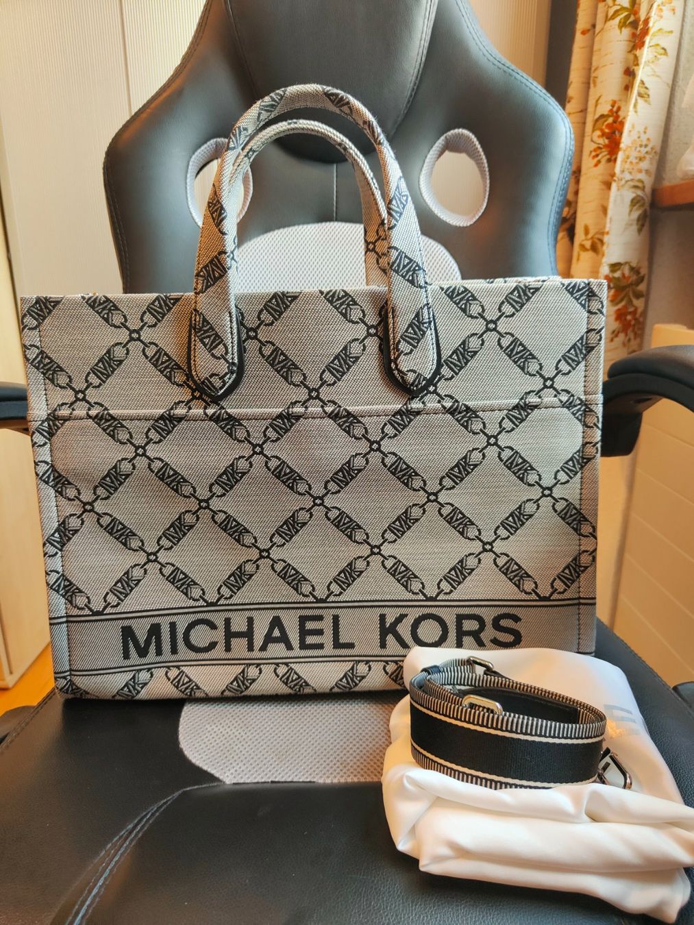 Michael Kors Borse da donna: Michael koes – Usato da Hausen AG venduto da dar_gt8p 1