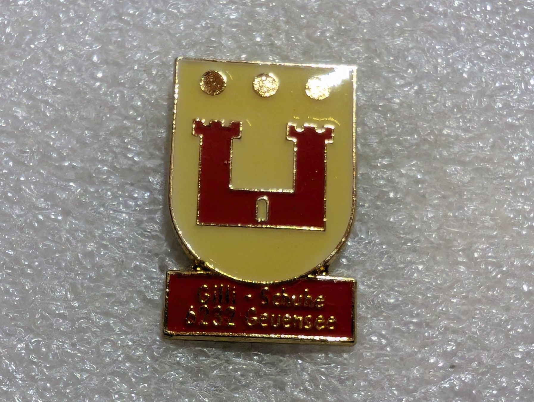 Placchette & Badge: Ansteckpin 193: Gilli Schuhe Geuensee – Usato da Oppligen venduto da Pin-Fall-Shop