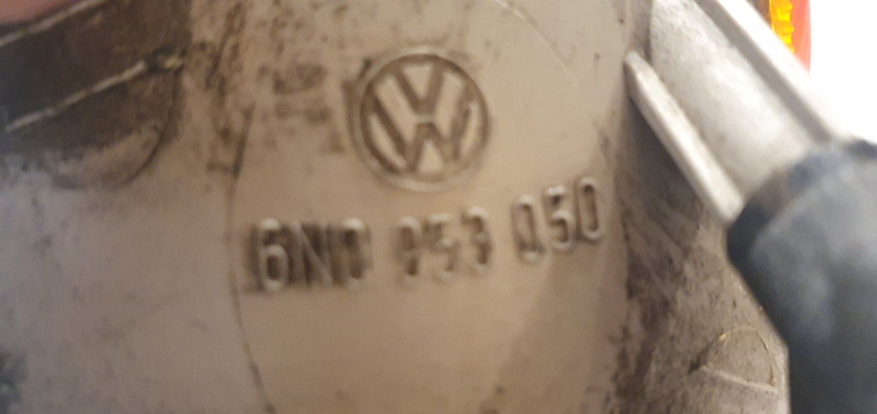 Volkswagen Alle Autoersatzteile: 6N0953050 POLO 6N BLINKER RECHTS – Gebraucht aus Langnau i. E. von Superseven69 2