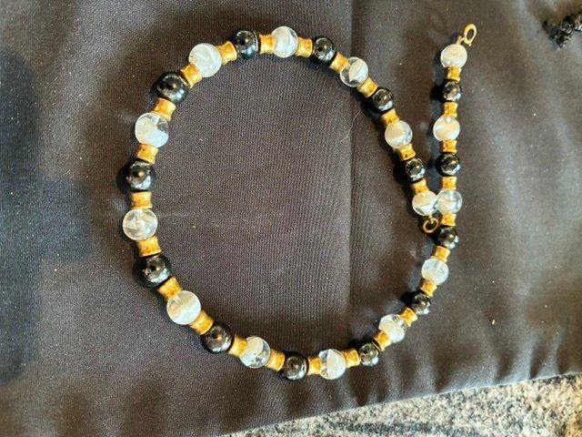 Catenine: collier avec hématites et perles dorés – Usato da Evilard venduto da nenette01 1