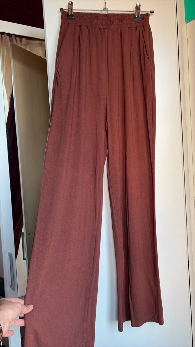 Pantaloni: Stoffhose weit geschnitten braun – Usato da Buttikon SZ venduto da gresa.d