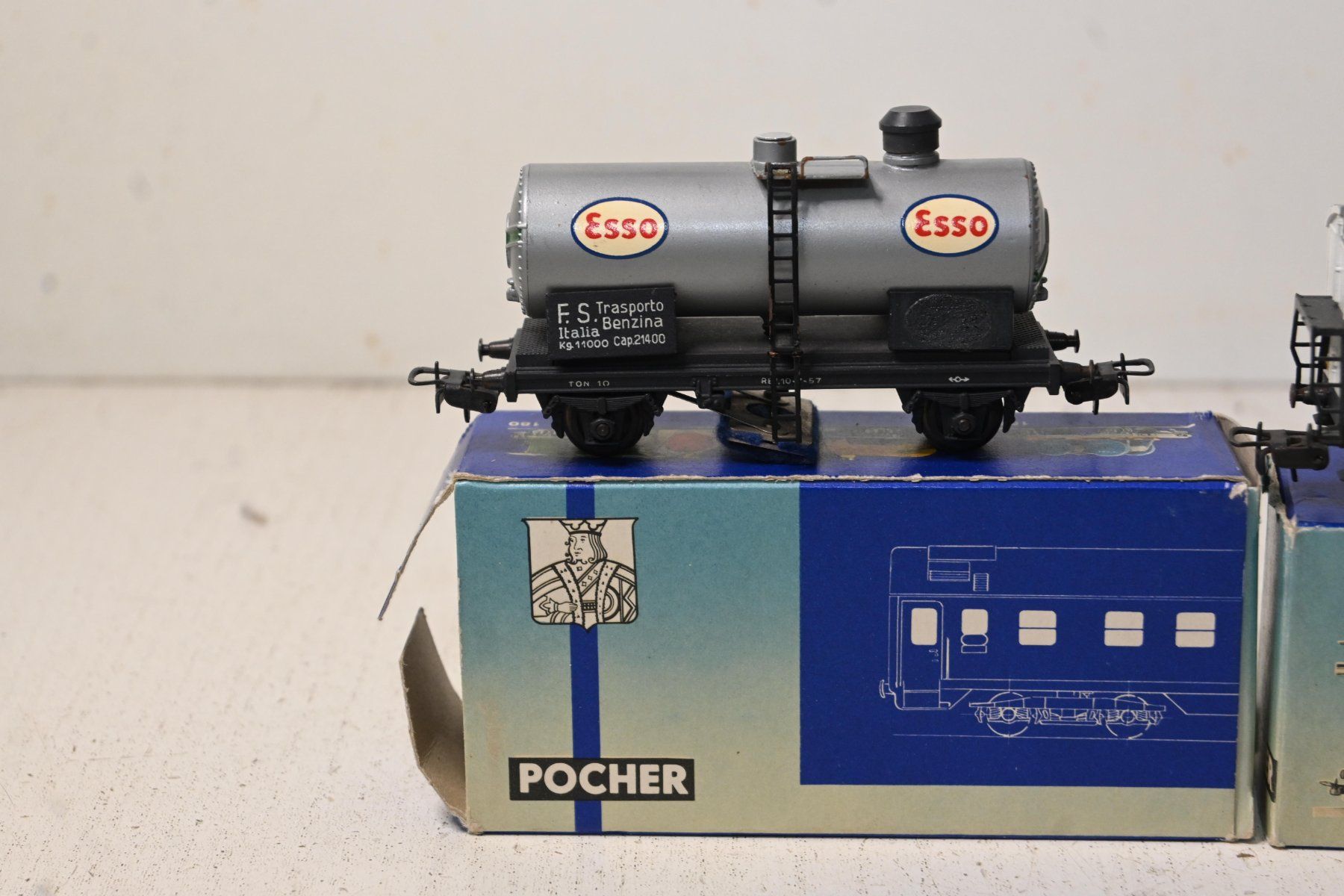 Pocher Modelleisenbahnen: Esso + Bell Wagen Pocher HO/AC – Gebraucht aus Laupen ZH von Zmoewe 1