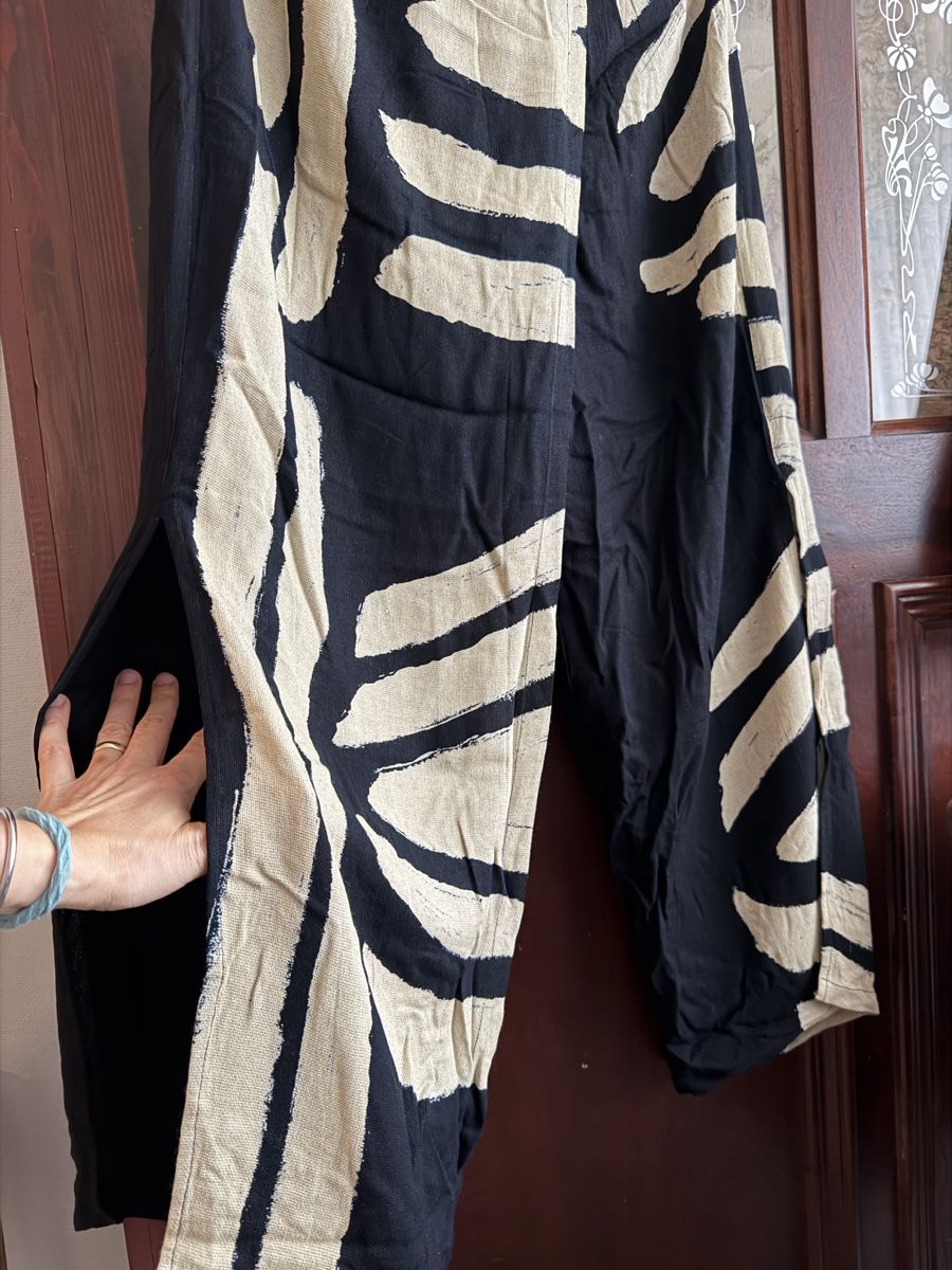 Hosen: Animale Hose mit schlitzen  – Gebraucht aus Obfelden von tan_9lj9