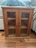Holz Schränkchen mit Glastüren und Regalen Vintage