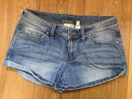 Sommer-Look: MNG Jeans-Shorts, Gr. 36, Top Zustand