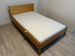 Bett (inklusive Matratze und Lattenrost)