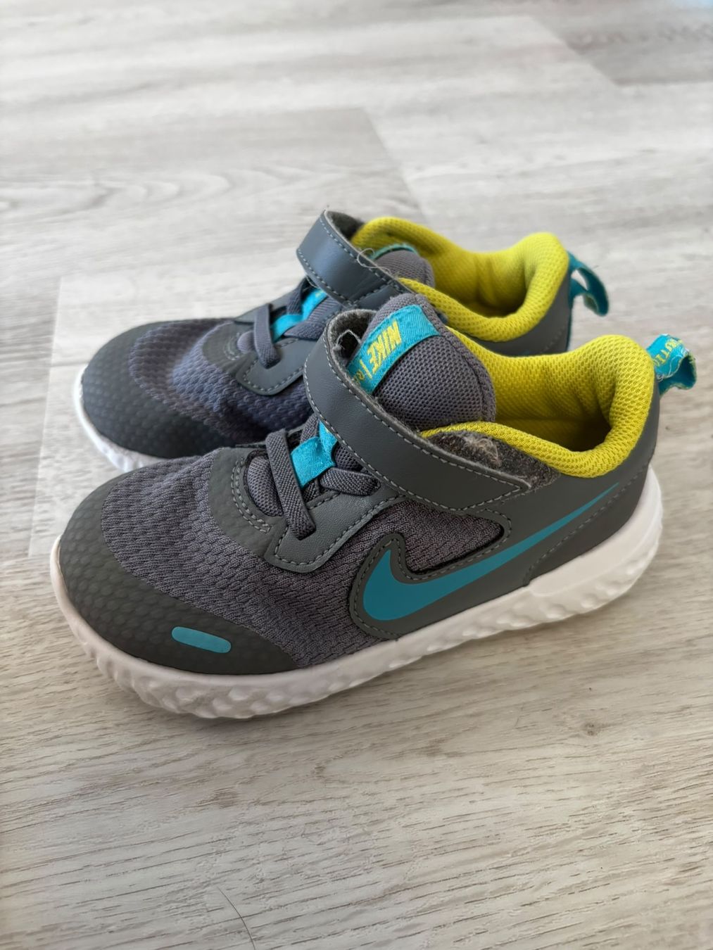 Schuhe für Jungen: Kindersneaker Gr. 27 – Gebraucht aus Hochfelden von rub_rnw5 3