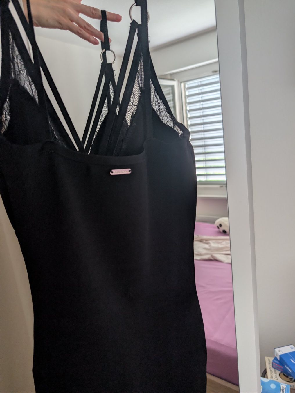 Guess Kleider: Stilvolles schwarzes Kleid – Neu (gemäss Beschreibung) aus Horgen von ali_ryv2 3