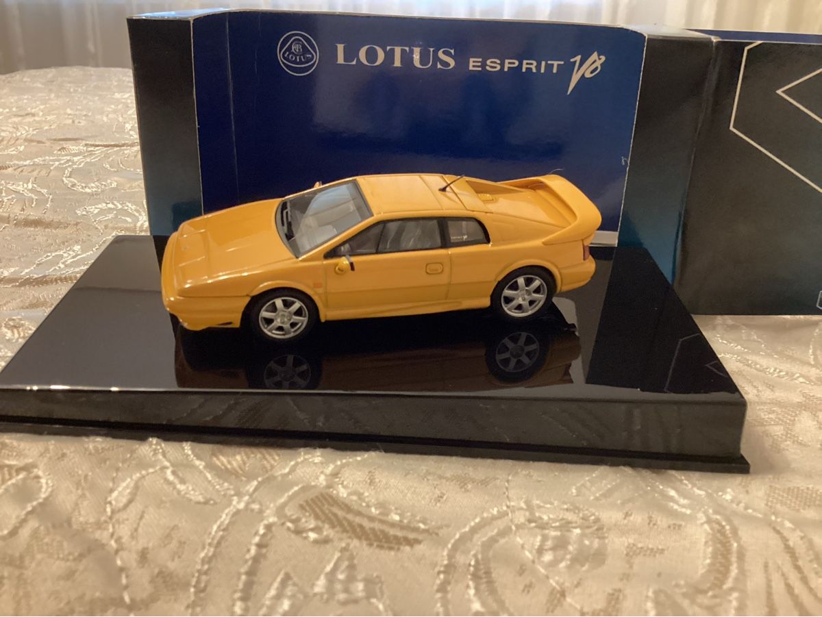 Lotus Modellini d'auto: Lotus Esprit V8 (1996) – Nuovo e nell'imballaggio originale da Flawil venduto da Imperiosud 4