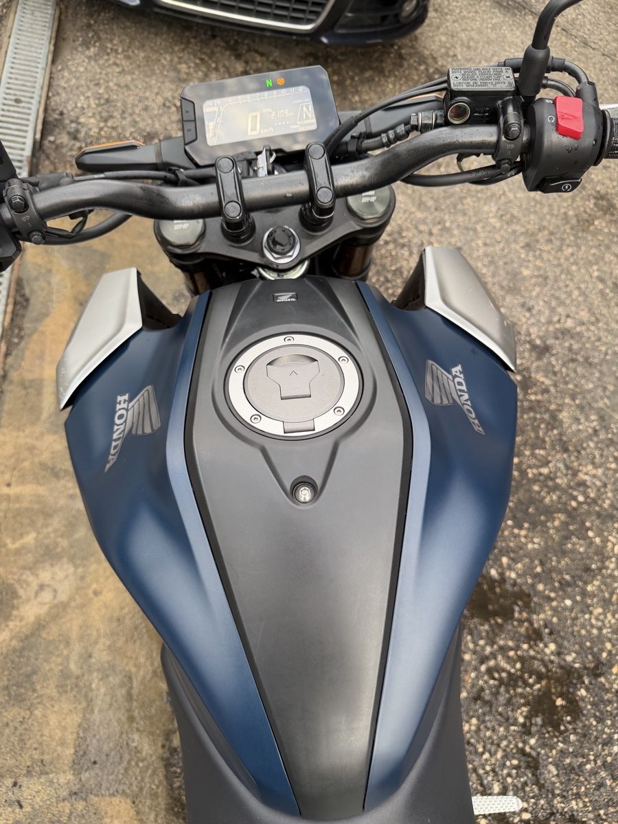 Honda Strada: Honda CB125R 2022 2100km – Usato da Etoy venduto da Sdx1312 2
