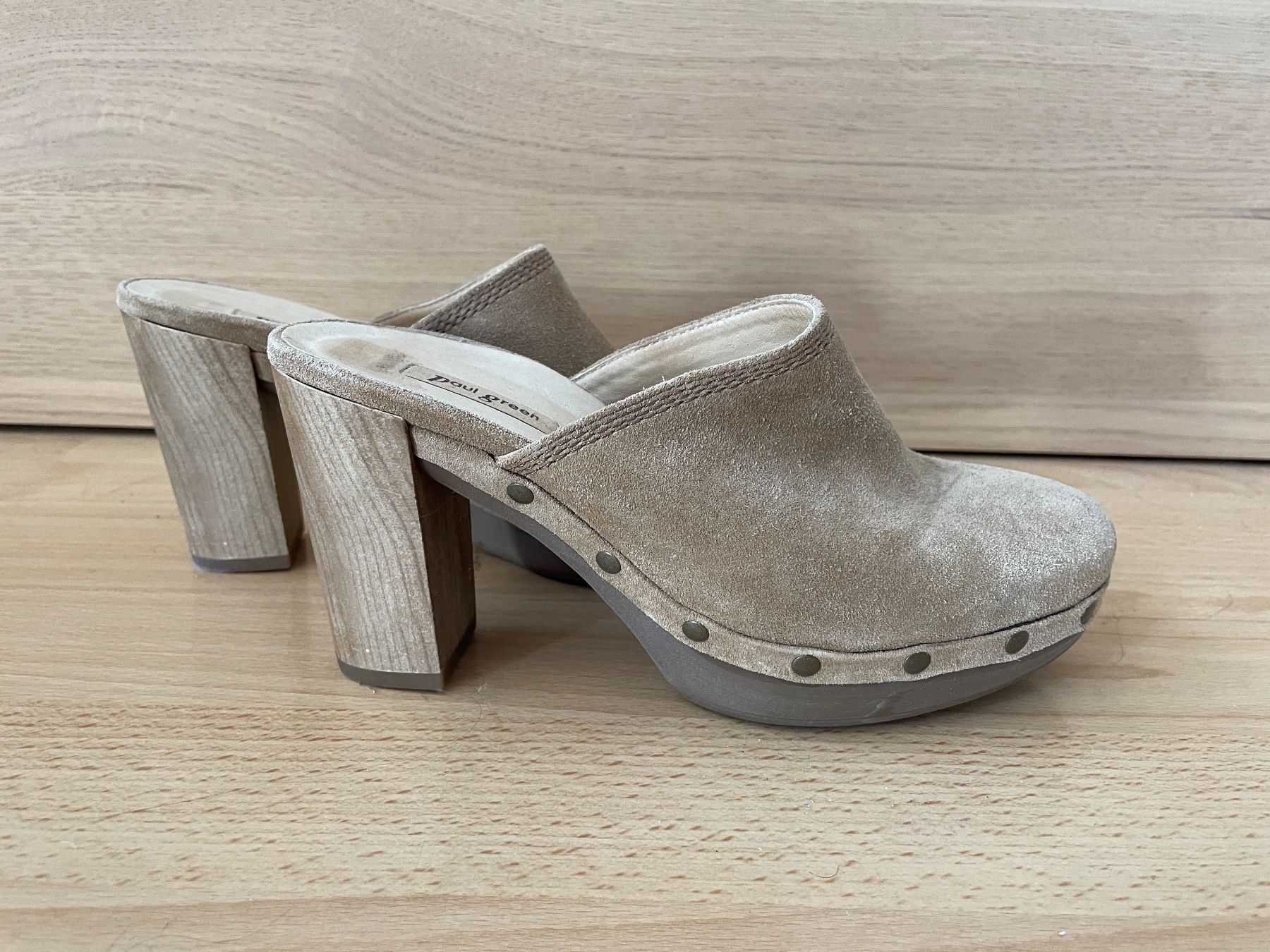 Paul Green Damenschuhe: Paul Green Clogs beige Wildleder Grösse 36 – Gebraucht aus Bern von SoSofa