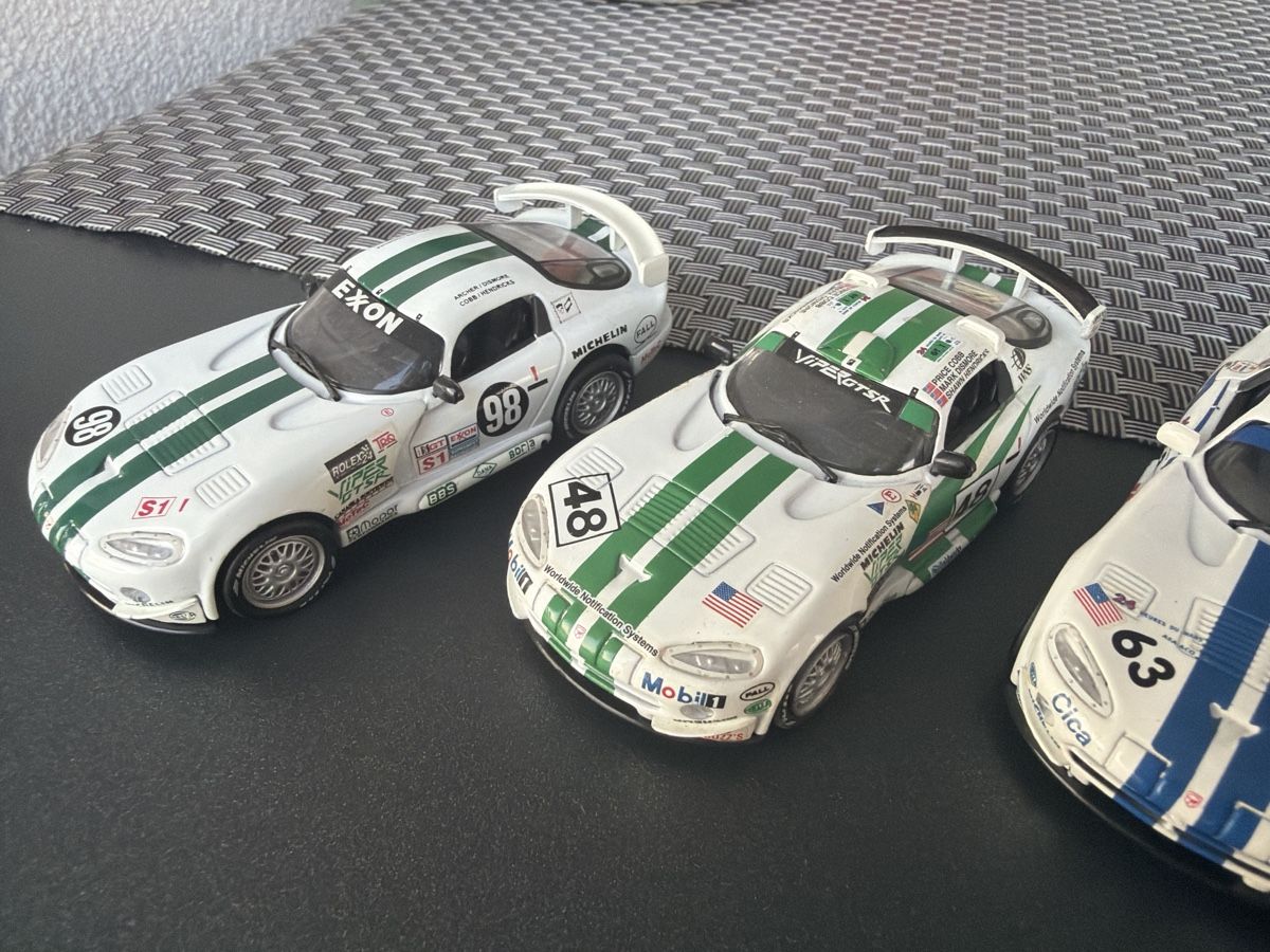Modellini d'auto: Dodge Viper GTR Le Mans - 1/43 - Universal Hobbies – Usato da Wolfwil venduto da Rolex1 2