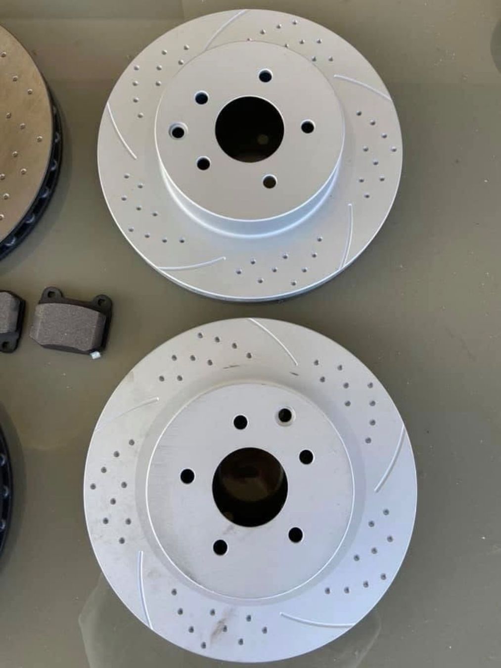 Brembo Tutti pezzi di ricambio auto: Disques de freins + plaquettes – Nuovo e nell'imballaggio originale da Vuadens venduto da vin_p8k5 2